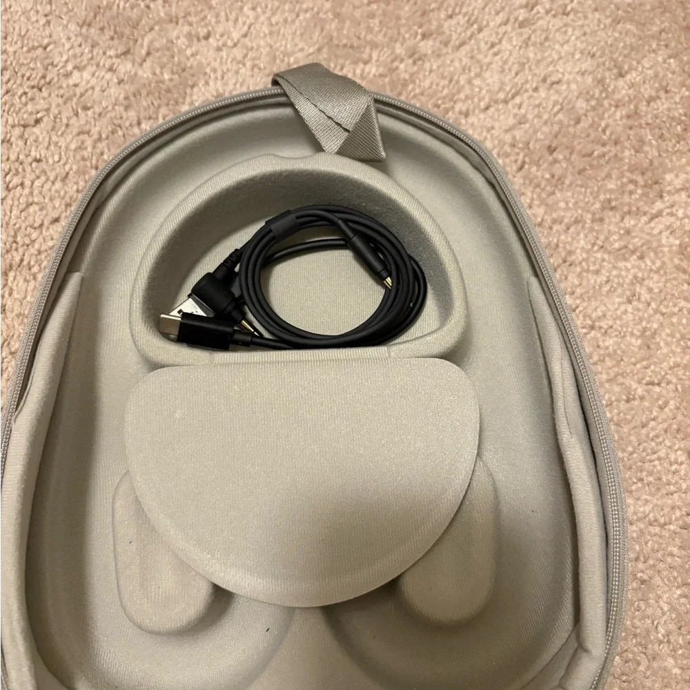 Sony WH-1000XM5 Headphones - Picture 5 of 6